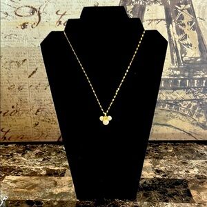 Elegant Gold Necklace with Pendant new